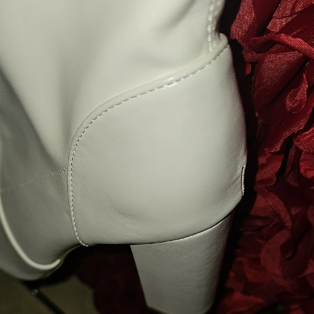 Women's NWOT Chic Over the Knee Off White Faux Leather Boots Size 41 (9)